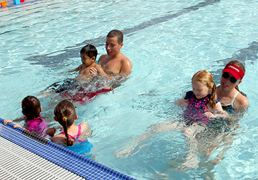 image of kids' swimming class